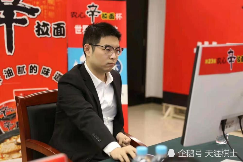 马岚胆战心惊的跟自己的狱友一起返回监室，到了监室之后，她心中更是忐忑无比。